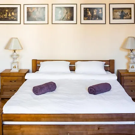 Apartment Romari ставропігійська 11